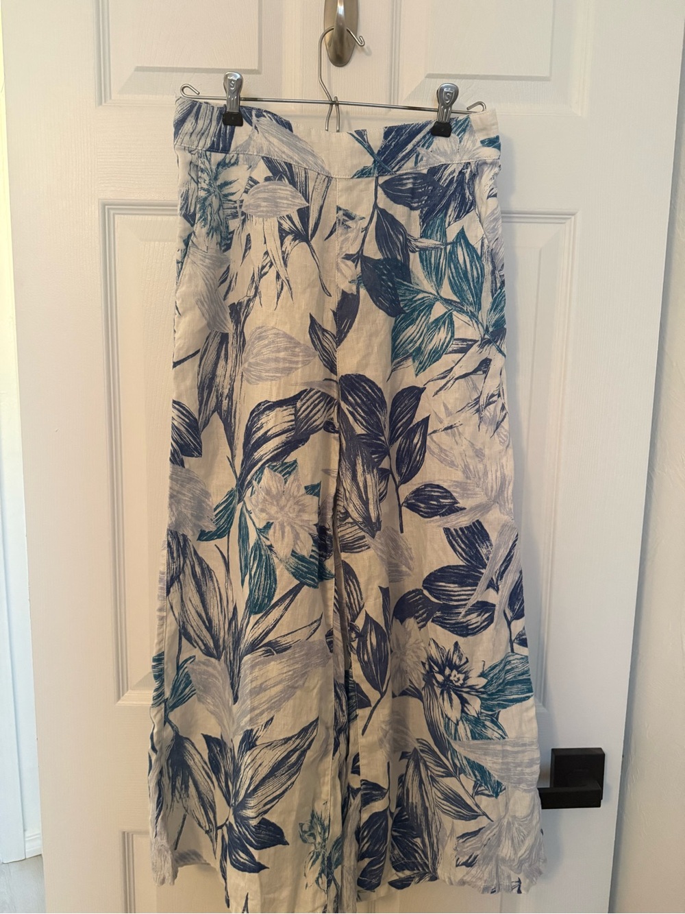 C&C California White Linen Pants with Blue Floral Print - M
